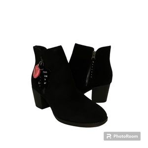 Skechers black leather ankle boots. Size 7.5. Brand new